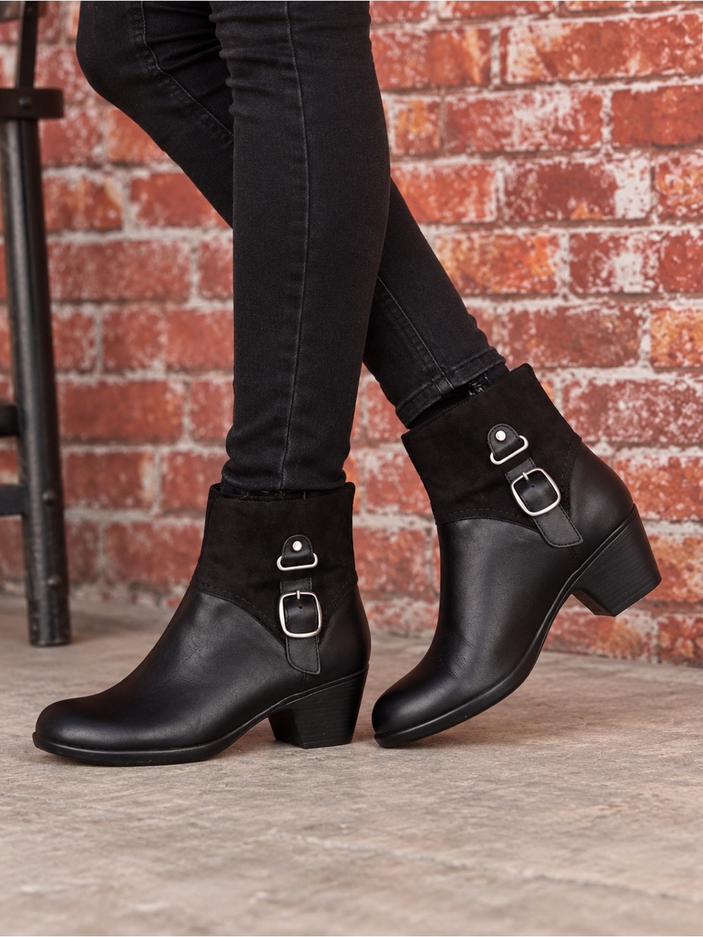 Clarks Black Leather and Suede Ellis Twist Comfortable Ankle Booties Size 7